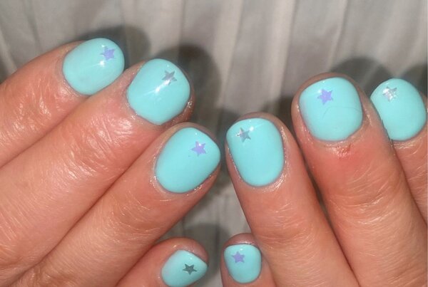 「ハンド 定額デザイン」ライトブルーが明るく綺麗に見えます！|Nail Salon Linda