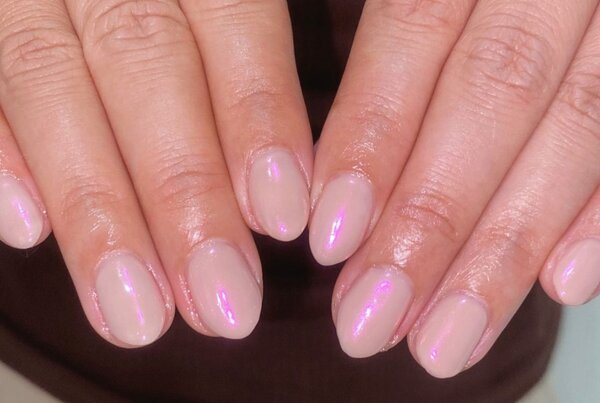 「ハンド ワンカラー＋ミラーネイル」ピンクの艶々がとても美しくなります！|Nail Salon Linda