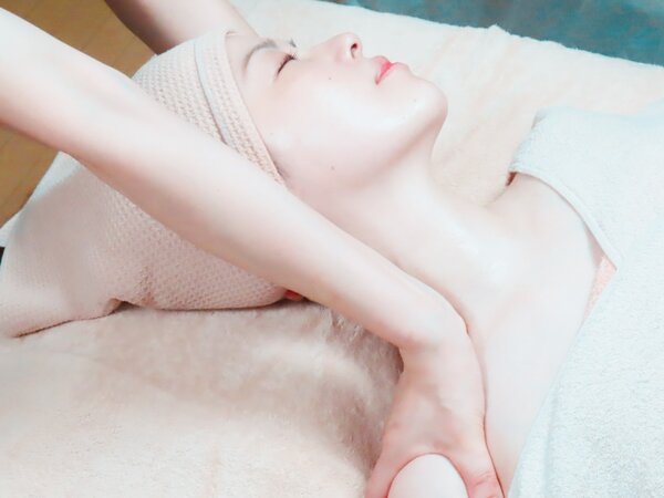 背中やデコルテも♪|DIGNITA coco 自由が丘