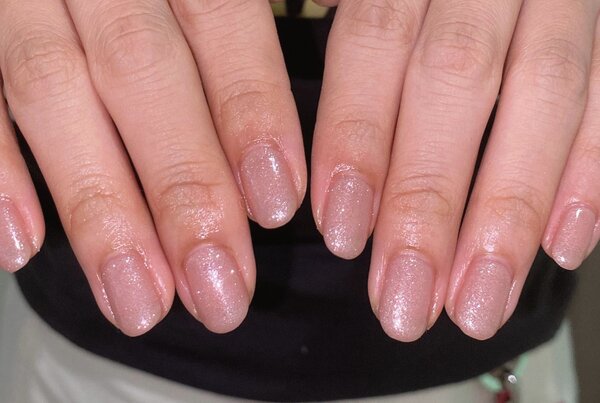 「ハンド ワンカラー」ピンクの細かめなラメがキラキラして素敵です♪|Nail Salon Linda