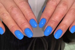 「ハンド ワンカラー」 鮮やかなブルーでとても綺麗です☆|Nail Salon Linda