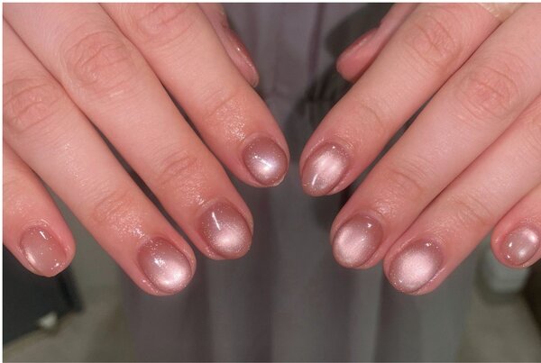 「ハンド マグネットワンカラー」お爪が短めが好みの方も、とても華やかになります！|Nail Salon Linda