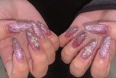 「ハンド フラッシュマグネット」プラス料金でパーツを追加しています！|Nail Salon Linda