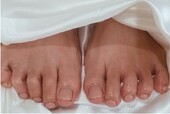 「フット ワンカラー」フットにもスキンカラーで伸びた時わかりづらくなります♪|Nail Salon Linda