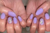 「ハンド 定額デザイン」鮮やかなパープルに白のお花がとても映えます！|Nail Salon Linda