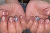 「ハンド  フラッシュ・マグネット」華やかな仕上がりで夏らしさも感じれます！|Nail Salon Linda