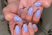 「ハンド 定額デザイン」ドットがポイントになっていて素敵です♪|Nail Salon Linda