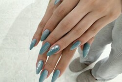 「ハンド 定額デザイン」フォームでの長さ出し！ ブルーの縦グラデが涼しげです！|Nail Salon Linda