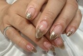 「ハンド ラメ・グラデーション」ロングのゴールドラメもグラデにすると強すぎず夏にもぴったりです！|Nail Salon Linda