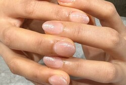 「ハンド ラメ・グラデーション」ショートネイルでナチュラルに！|Nail Salon Linda