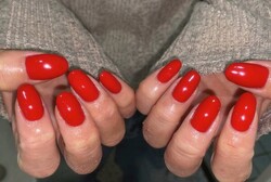 「ハンド ワンカラー」赤のネイルはとても存在感が強くてファッションのポイントにもなります！|Nail Salon Linda