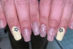 「ハンド 定額デザイン」サンドジェルをマットコーティングして、質感が珍しい雰囲気になります！|Nail Salon Linda