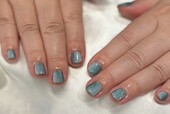 「ハンド 定額デザイン」夏カラーと相性抜群のデザインです！ 銀箔がキラキラ可愛いです^ ^|Nail Salon Linda
