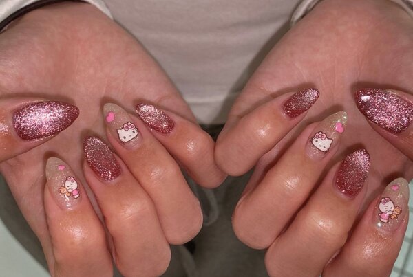 「ハンド ライトコース」可愛らしいシールとピンクフラッシュマグネットでキラキラに！|Nail Salon Linda