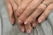 「ハンド グラデーション」キラキラ感の強いラメもグラデーションにすると雰囲気が変わります|Nail Salon Linda