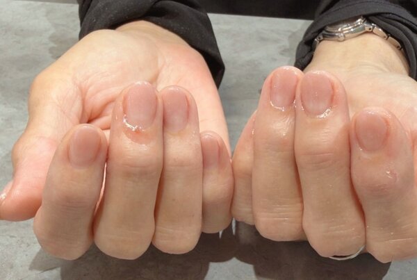 「ハンド グラデーション」肌馴染みの良いカラーで指先がキレイ見えです。|Nail Salon Linda