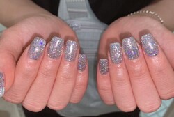 「ハンド ラメ・ワンカラー」ザクザクのラメで、気分も上がります！|Nail Salon Linda