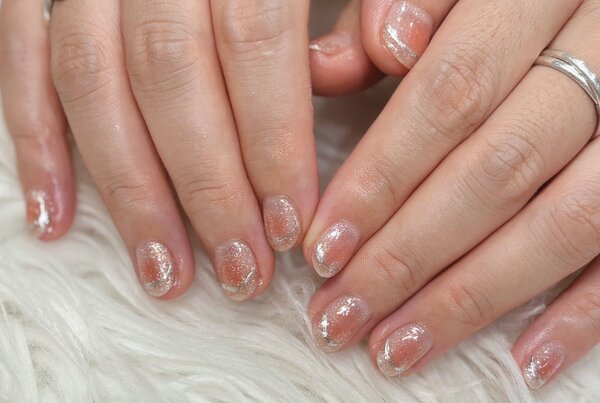 「ハンド ミドルコース」フラッシュマグにチークとシルバーのラインが印象的なデザインです^ ^|Nail Salon Linda