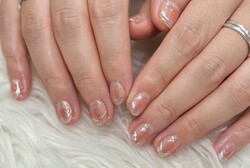 「ハンド ミドルコース」フラッシュマグにチークとシルバーのラインが印象的なデザインです^ ^|Nail Salon Linda