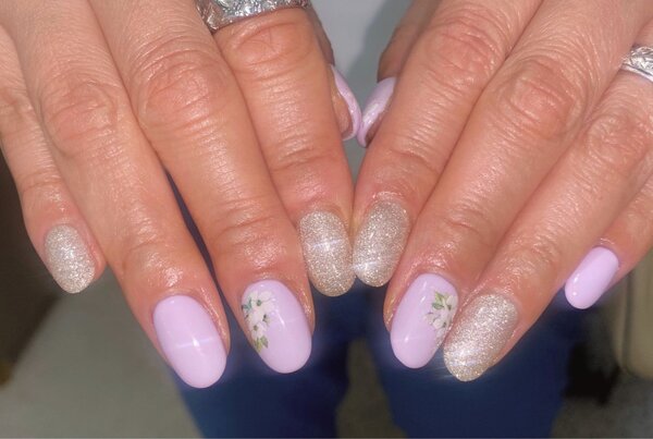 「ハンド 定額デザイン」鮮やかなお色味に変更して、梅雨の季節も気分アップです|Nail Salon Linda