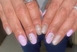 「ハンド 定額デザイン」鮮やかなお色味に変更して、梅雨の季節も気分アップです|Nail Salon Linda
