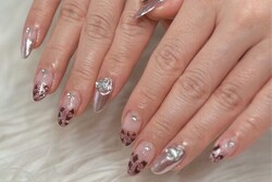 「ハンド ミドルコース」フラッシュグラデ×ミラーのキラキラネイル！ パーツのアクセントも可愛いです|Nail Salon Linda