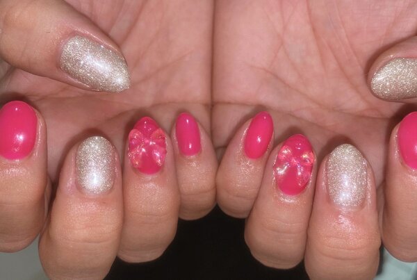 「ハンド 定額デザイン」ネオンピンクは明るくて目が惹かれるお色味です♪|Nail Salon Linda