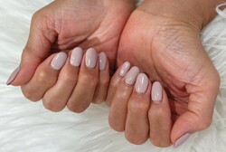 「ハンド ワンカラー」肌馴染みカラーでつやっと美爪に！ お仕事にも日常にも最適なカラーです^_^|Nail Salon Linda