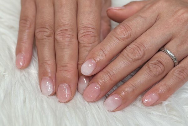 「ハンド グラデーション」2色使いのグラデーションネイル！ ラメも追加してキラキラ倍増です^_^|Nail Salon Linda