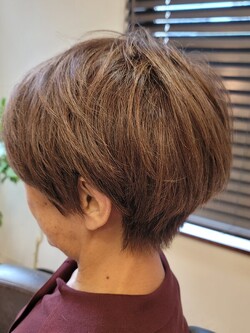 白髪率30%の白髪設計｜前下がりショート×ミルクティーグレージュ|hair Qril