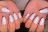 「ハンド ワンカラー」ワンカラーネイルにプラスでミラーネイルです！ 艶々で可愛らしい仕上がりになります！|Nail Salon Linda