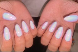 「ハンド ワンカラー」ワンカラーネイルにプラスでミラーネイルです！ 艶々で可愛らしい仕上がりになります！|Nail Salon Linda