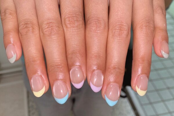 「ハンド ミドルコース」マグネットベースに５色フレンチで鮮やかです！|Nail Salon Linda