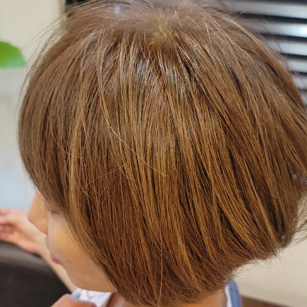 白髪率80〜100%だからこそ楽しめる、天然ヘナのゴールドベージュとドライカット|hair Qril