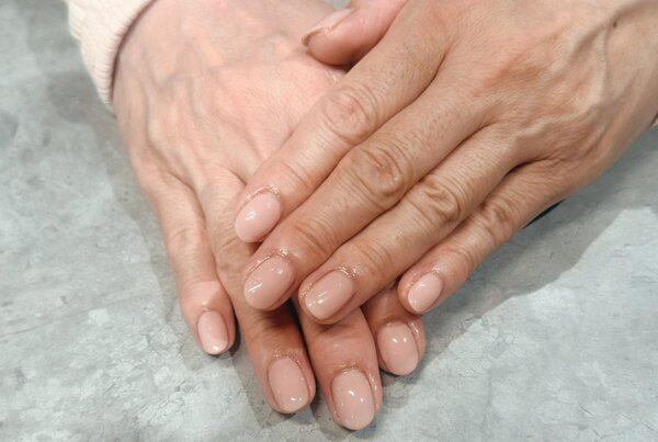 「ハンド ワンカラー」肌馴染みのよいカラーで指先を綺麗に！|Nail Salon Linda