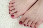 「フット ラメ・ワンカラー」赤のラメぎっしりのワンカラーです^_^ 主役カラーで華やかネイルです！|Nail Salon Linda