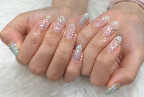 「ハンド 定額デザイン」夏デザインのキラキラネイル！ 海がイメージのデザインです^_^|Nail Salon Linda