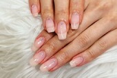 「ハンド ワンカラー」ヌーディーなピンクにパーツのアクセントのシンプルネイル！|Nail Salon Linda