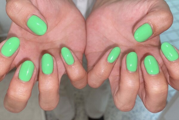 「ハンド ワンカラー」パキッとしたネオンカラーは夏に大人気です♪|Nail Salon Linda