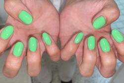「ハンド ワンカラー」パキッとしたネオンカラーは夏に大人気です♪|Nail Salon Linda