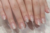 「ハンド フラッシュ・ワンカラー」シルバーのようなオーロラのようなキラキラが今の季節にぴったり！|Nail Salon Linda