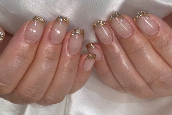 「ハンド ガラスフレンチ」上品かつ華やかな印象になります！|Nail Salon Linda