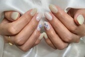 「ハンド 定額デザイン」シンプルのなかに夏らしさがあるデザインです！|Nail Salon Linda