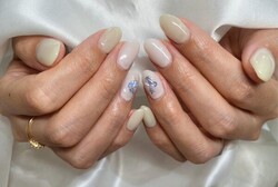 「ハンド 定額デザイン」シンプルのなかに夏らしさがあるデザインです！|Nail Salon Linda