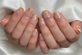 「ハンド ミドルコース」短めでもラメラインを入れてメリハリを！|Nail Salon Linda