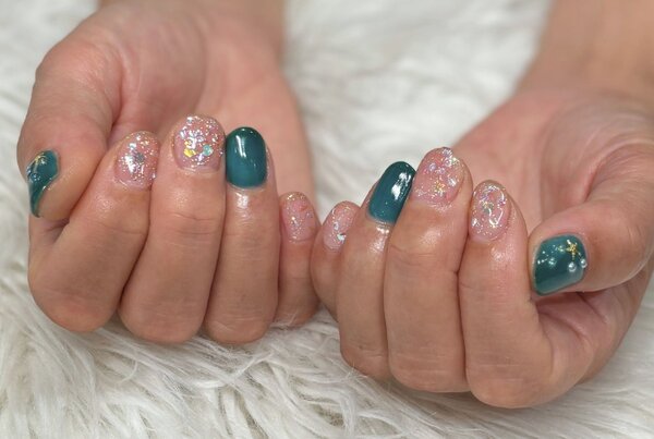 「ハンド 定額デザイン」爽やかブルーの夏ネイル！ 貝殻パーツも人気です^_^|Nail Salon Linda