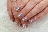 「ハンド ミドルコース」シルバーのミラーをベースにしたキラキラネイル！ 薬指のパーツいっぱいも可愛いです^_^|Nail Salon Linda