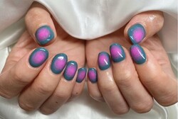 「ハンド ミドルコース」青緑とピンクの組み合わせがとても可愛いです♪|Nail Salon Linda