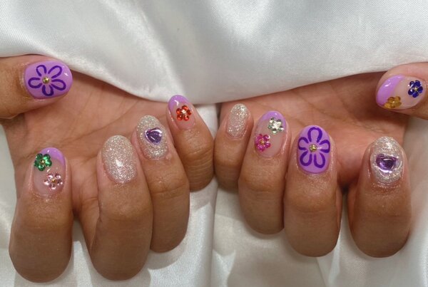 「ハンド ミドルコース」お花を手書きやパーツでつくり盛りだくさんです！|Nail Salon Linda