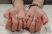 「ハンド ライトコース」指先が一気に明るくなるきらめき強めの仕上がりです。|Nail Salon Linda